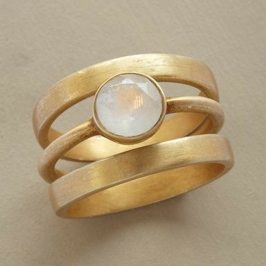Vintage Gold and Inlaid Moonstone Ring