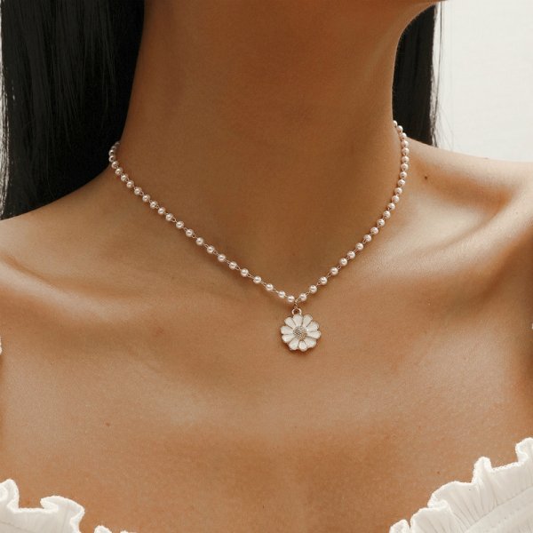 Pearl Daisy Necklace
