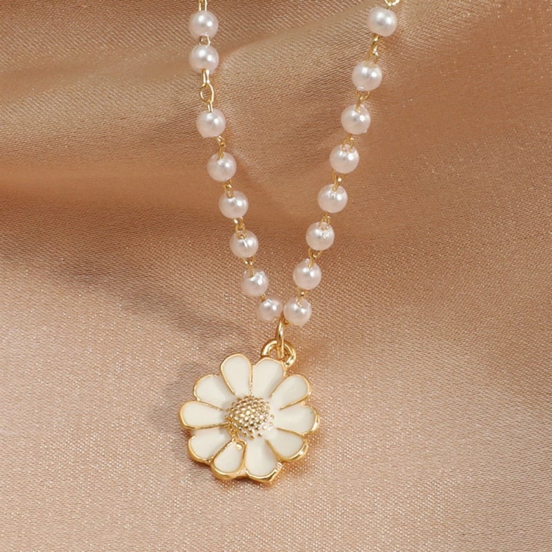 Pearl Daisy Necklace
