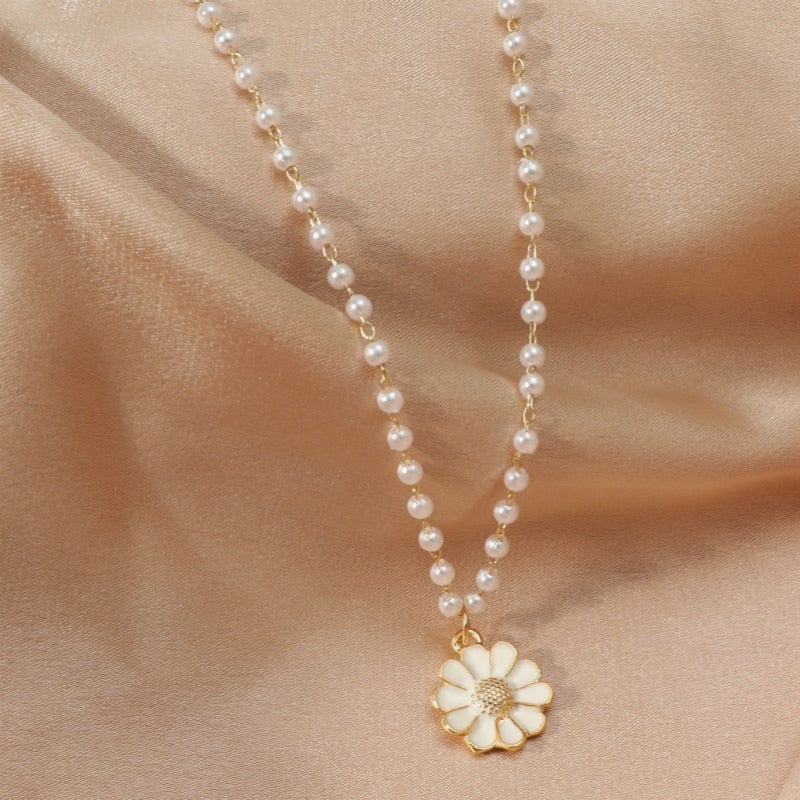 Pearl Daisy Necklace